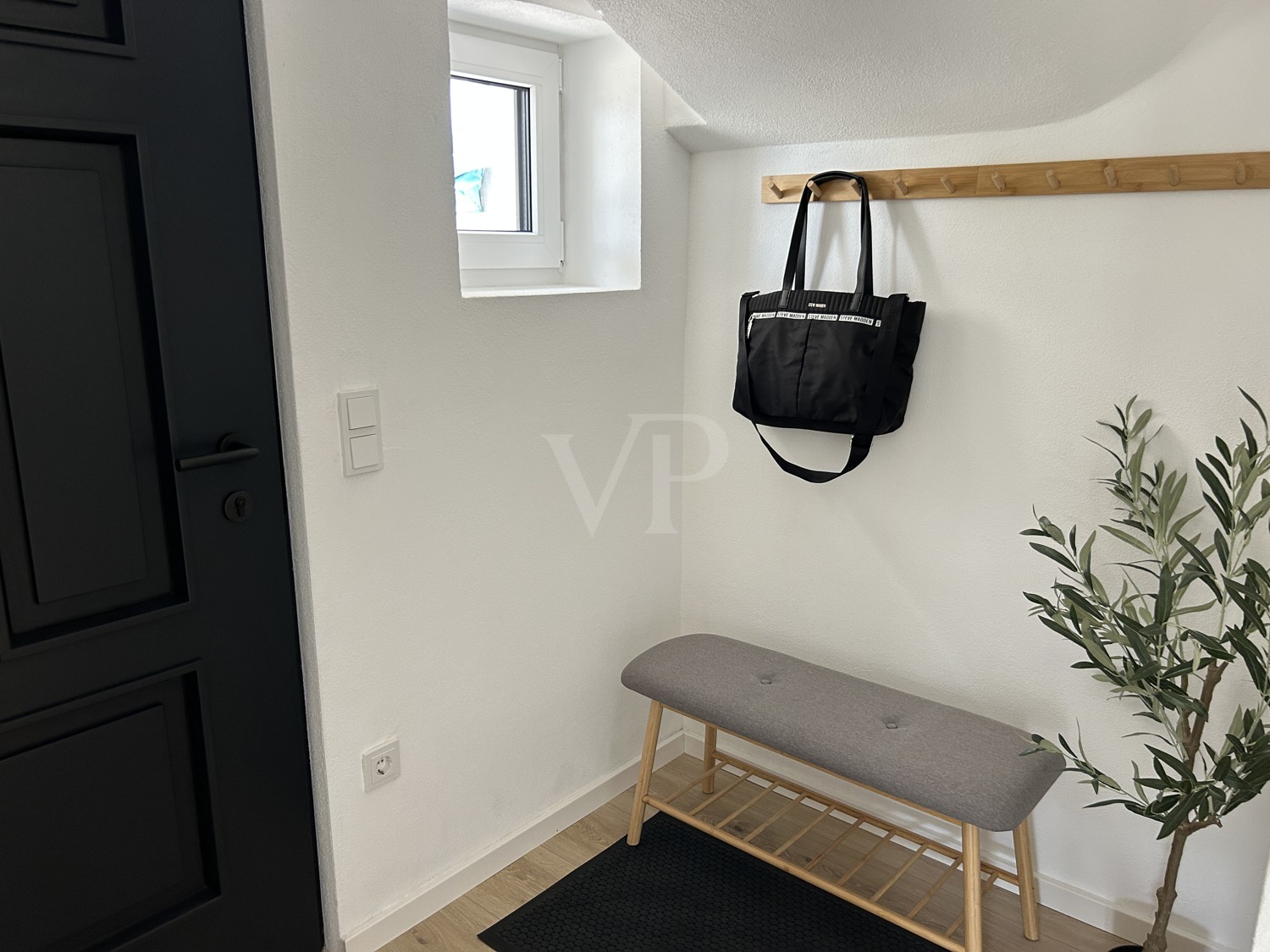 Erstbezug am Neckar – kernsanierte, vollmöblierte 2-Zimmer-Wohnung mit Neckarblick