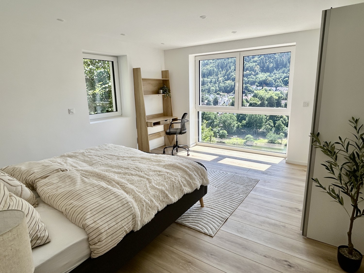 Erstbezug am Neckar – kernsanierte, vollmöblierte 2-Zimmer-Wohnung mit Neckarblick