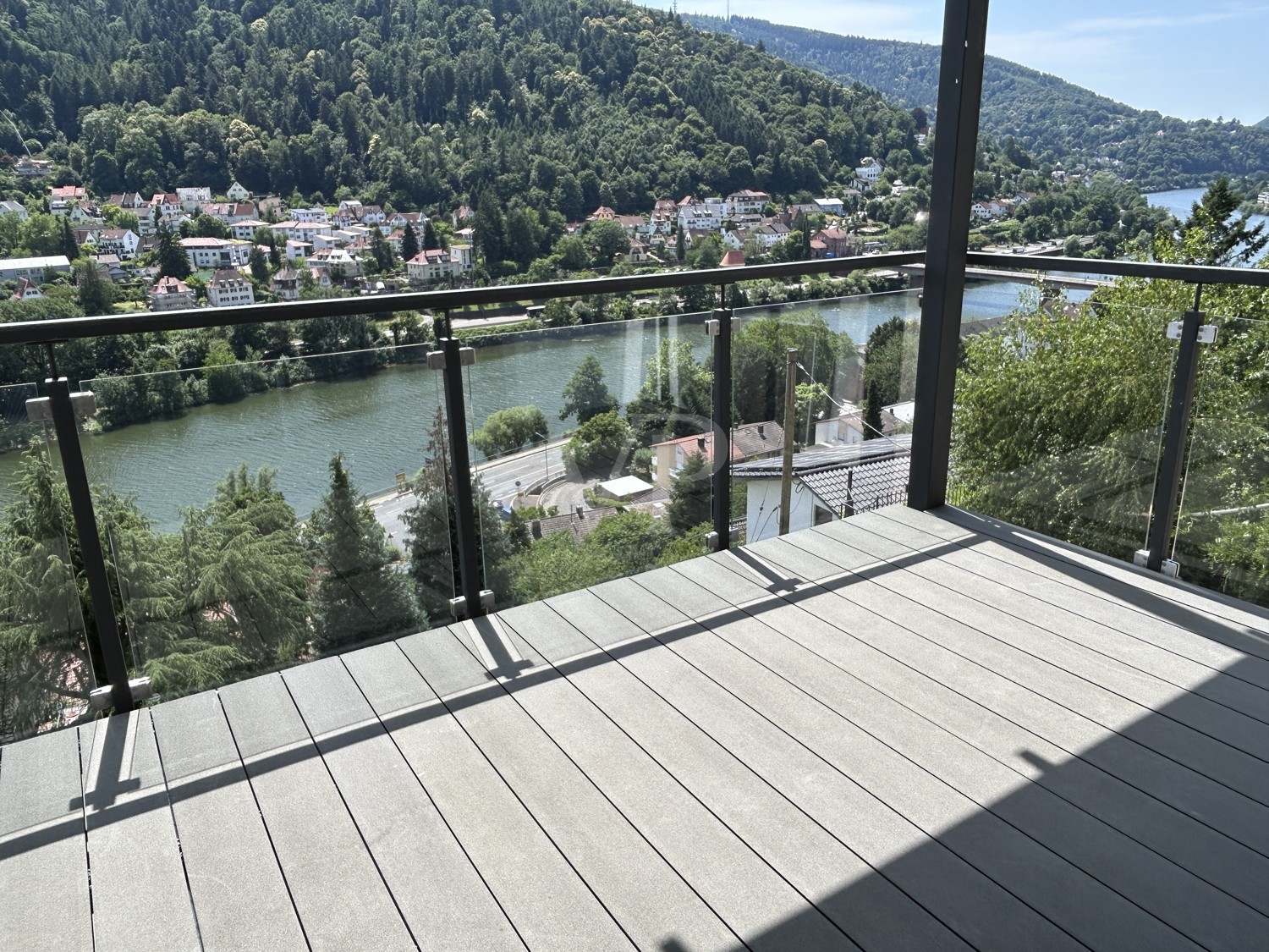 Erstbezug am Neckar – kernsanierte, vollmöblierte 2-Zimmer-Wohnung mit Neckarblick
