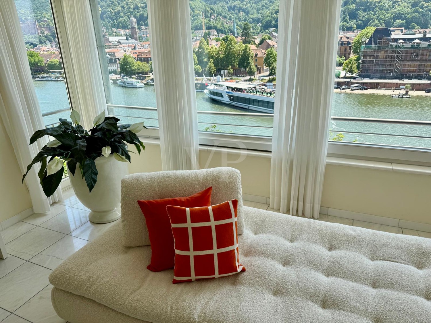Exklusives, helles Penthouse mit wunderschöner Sonneneinstrahlung,
Schloß- & Neckarblick