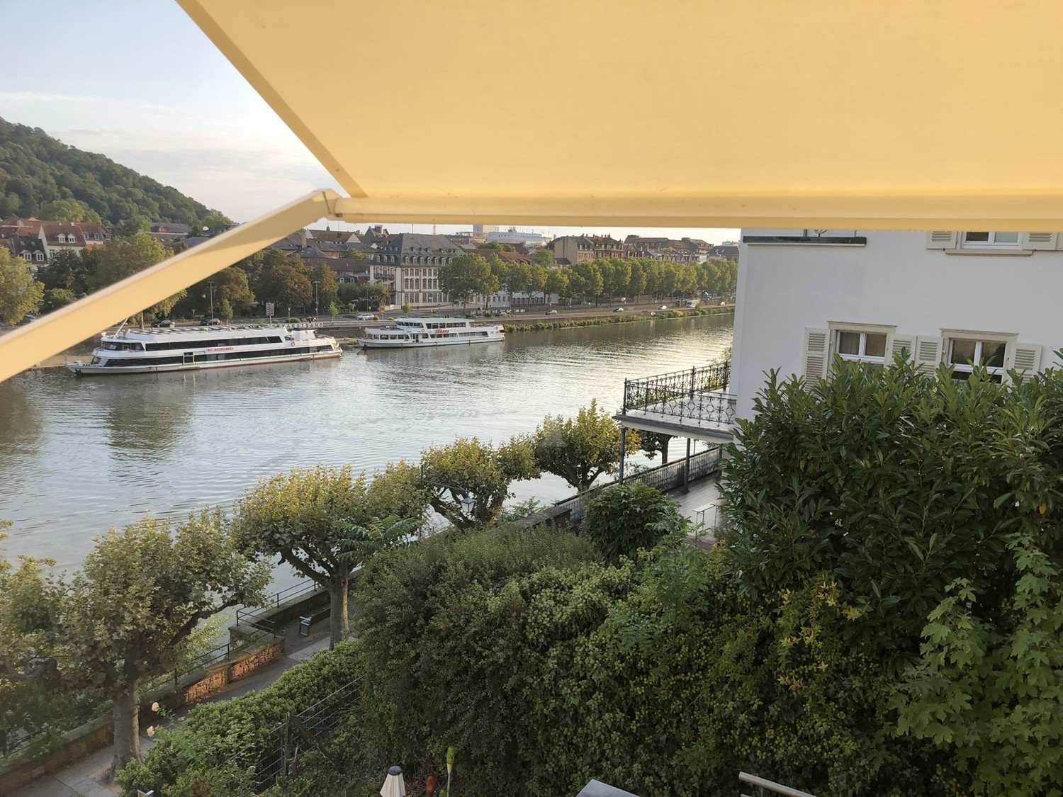 Exklusives, helles Penthouse mit wunderschöner Sonneneinstrahlung,
Schloß- & Neckarblick