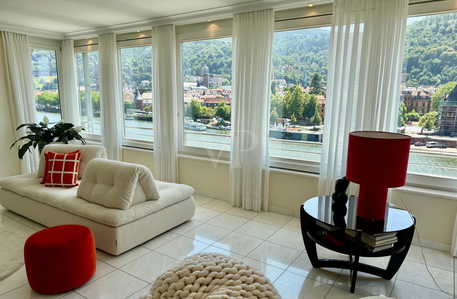 Exklusives, helles Penthouse mit wunderschöner Sonneneinstrahlung,
Schloß- & Neckarblick