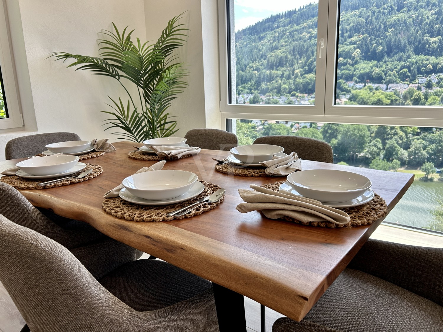 Vollmöblierte Maisonette mit Neckarblick – Erstbezug nach Sanierung