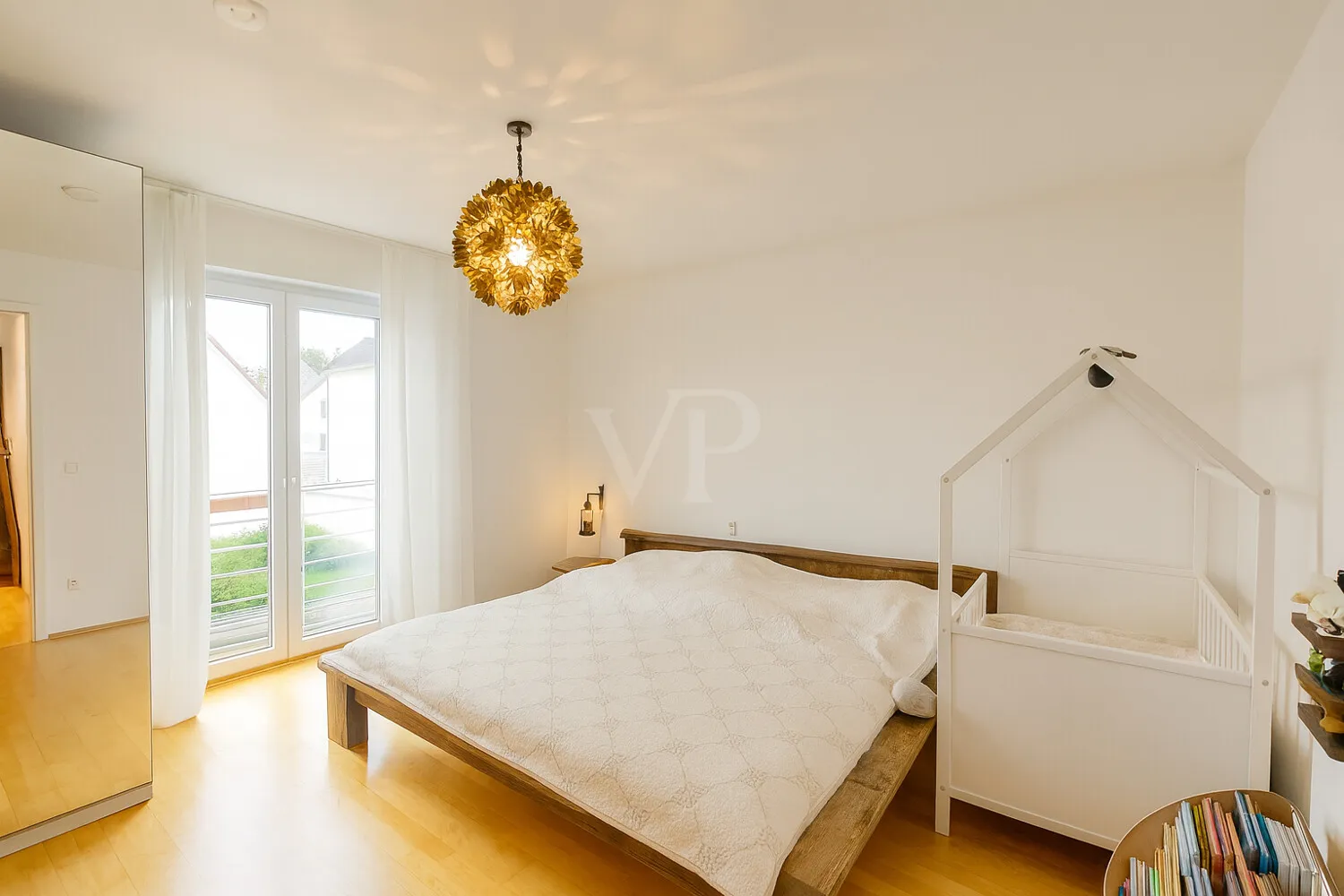 Detached multi-family house with a large garden and space for generations