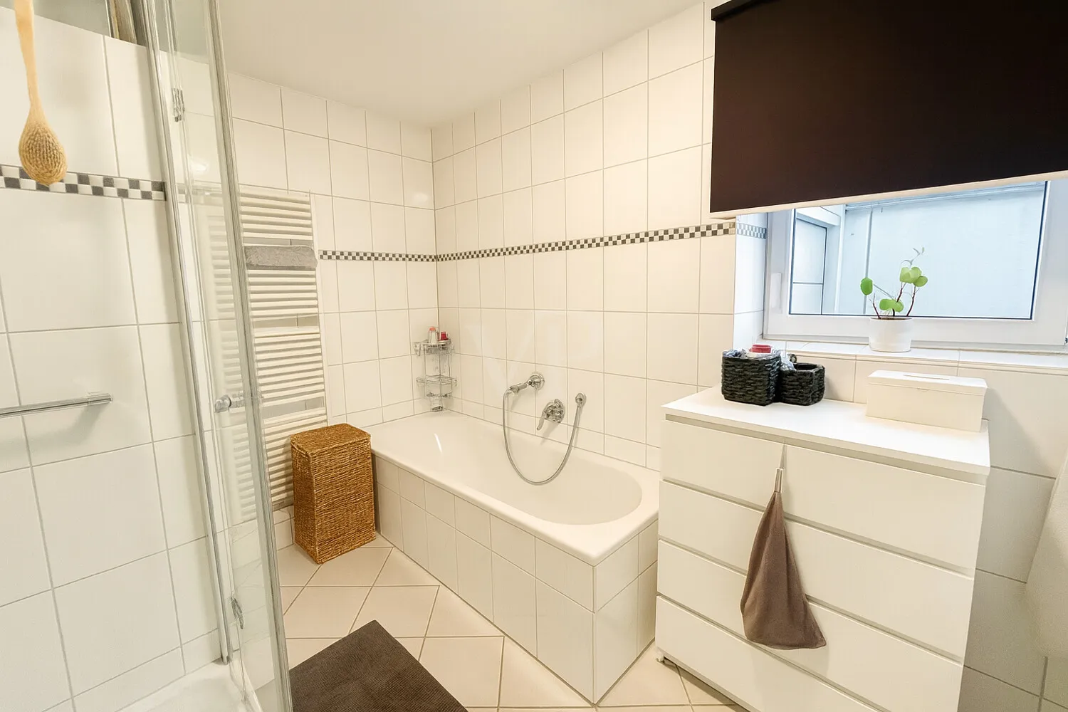 Detached multi-family house with a large garden and space for generations