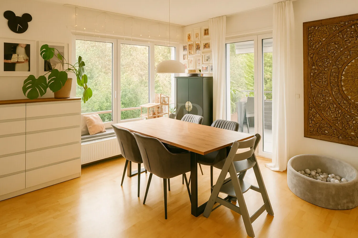 Detached multi-family house with a large garden and space for generations