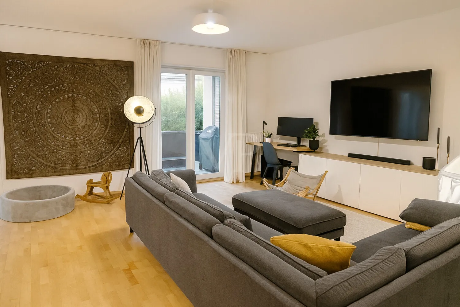 Detached multi-family house with a large garden and space for generations