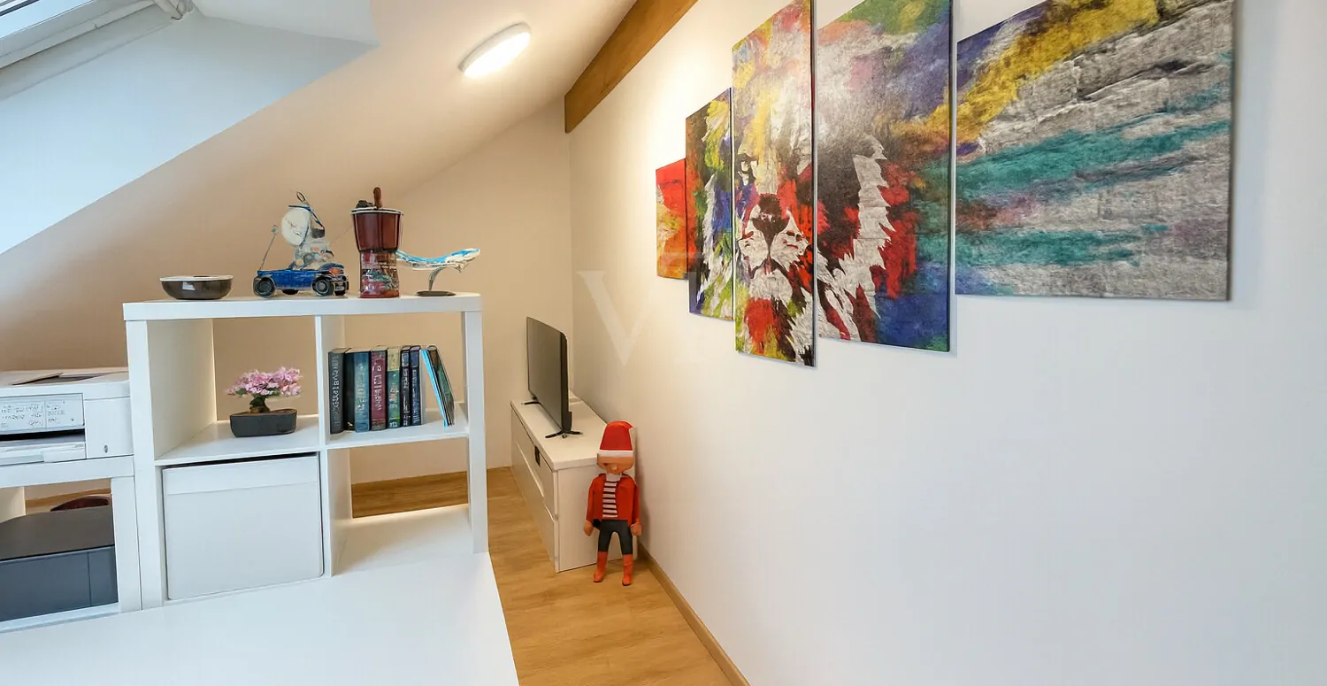 Freistehendes Mehrparteienhaus mit großem Garten und Raum für Generationen