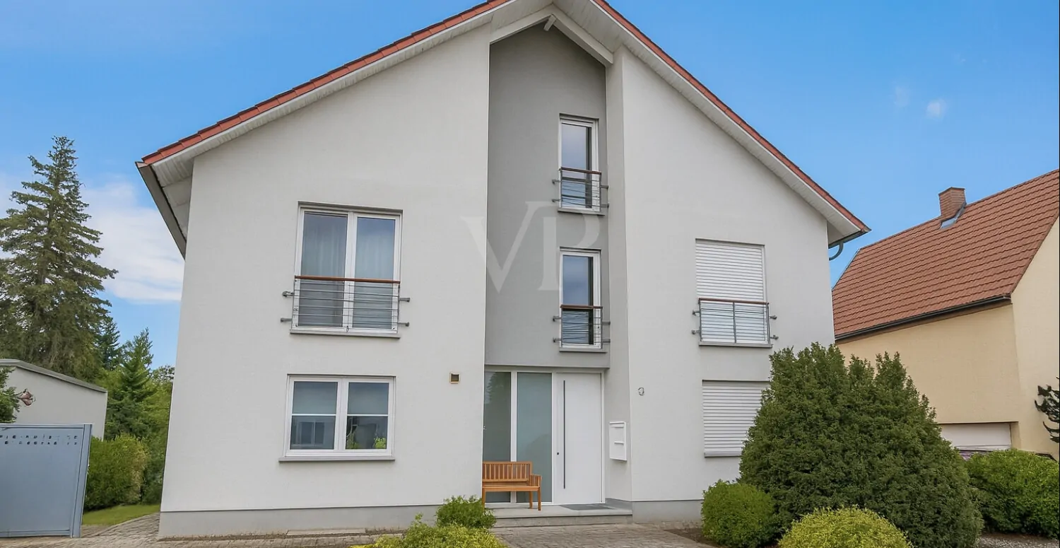 Freistehendes Mehrparteienhaus mit großem Garten und Raum für Generationen