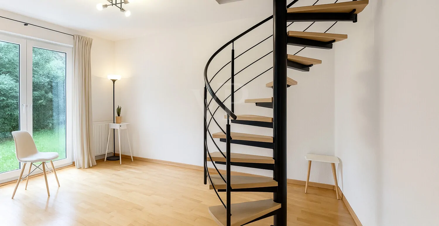 Freistehendes Mehrparteienhaus mit großem Garten und Raum für Generationen