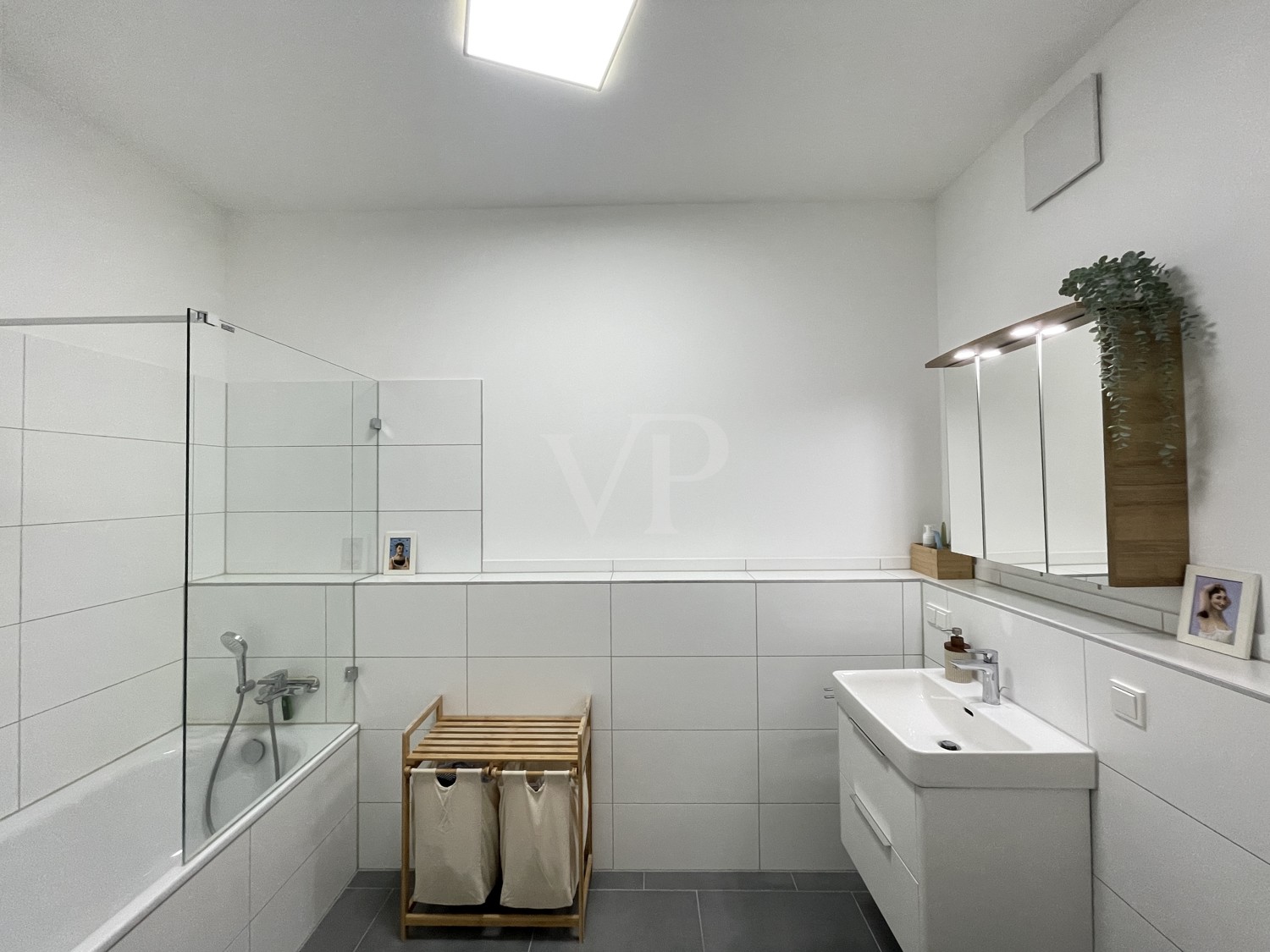 Luxuriöse Neubauwohnung mit exklusiver Ausstattung und privatem Garten in begehrter Lage