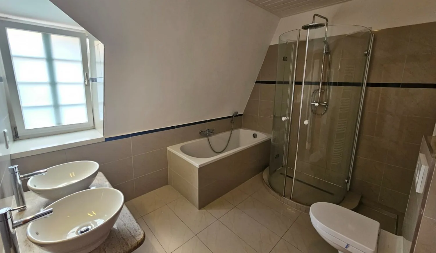 Stilvolle Altbauwohnung mit Charme auf drei Etagen im Denkmalschutz