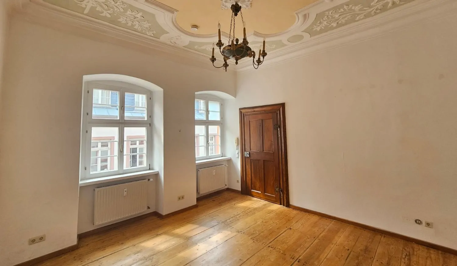 Stilvolle Altbauwohnung mit Charme auf drei Etagen im Denkmalschutz