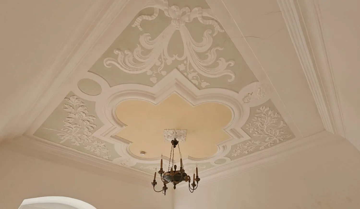 Stilvolle Altbauwohnung mit Charme auf drei Etagen im Denkmalschutz