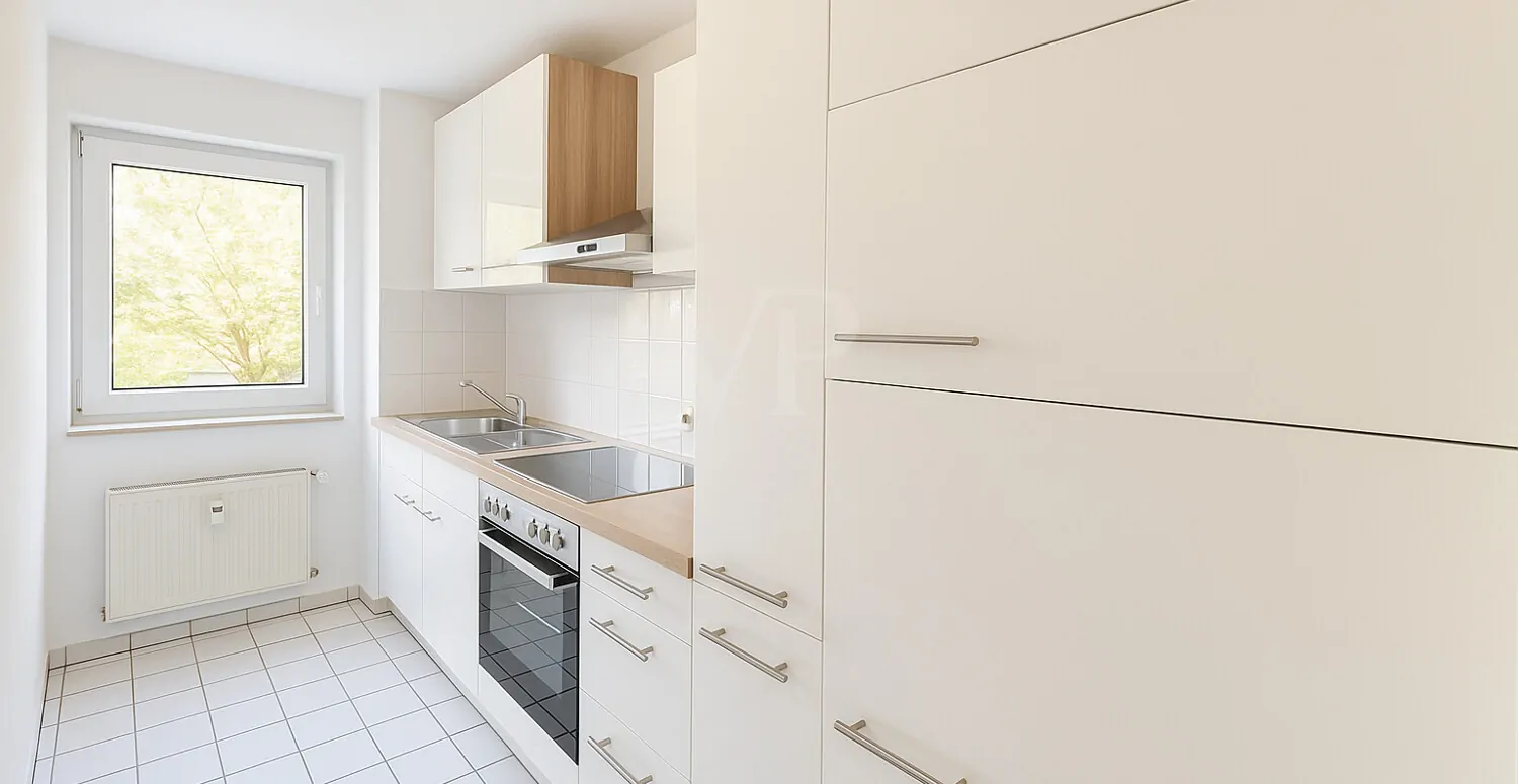 Lichtdurchflutete Erbpachtwohnung mit Balkon und Tiefgaragenstellplatz