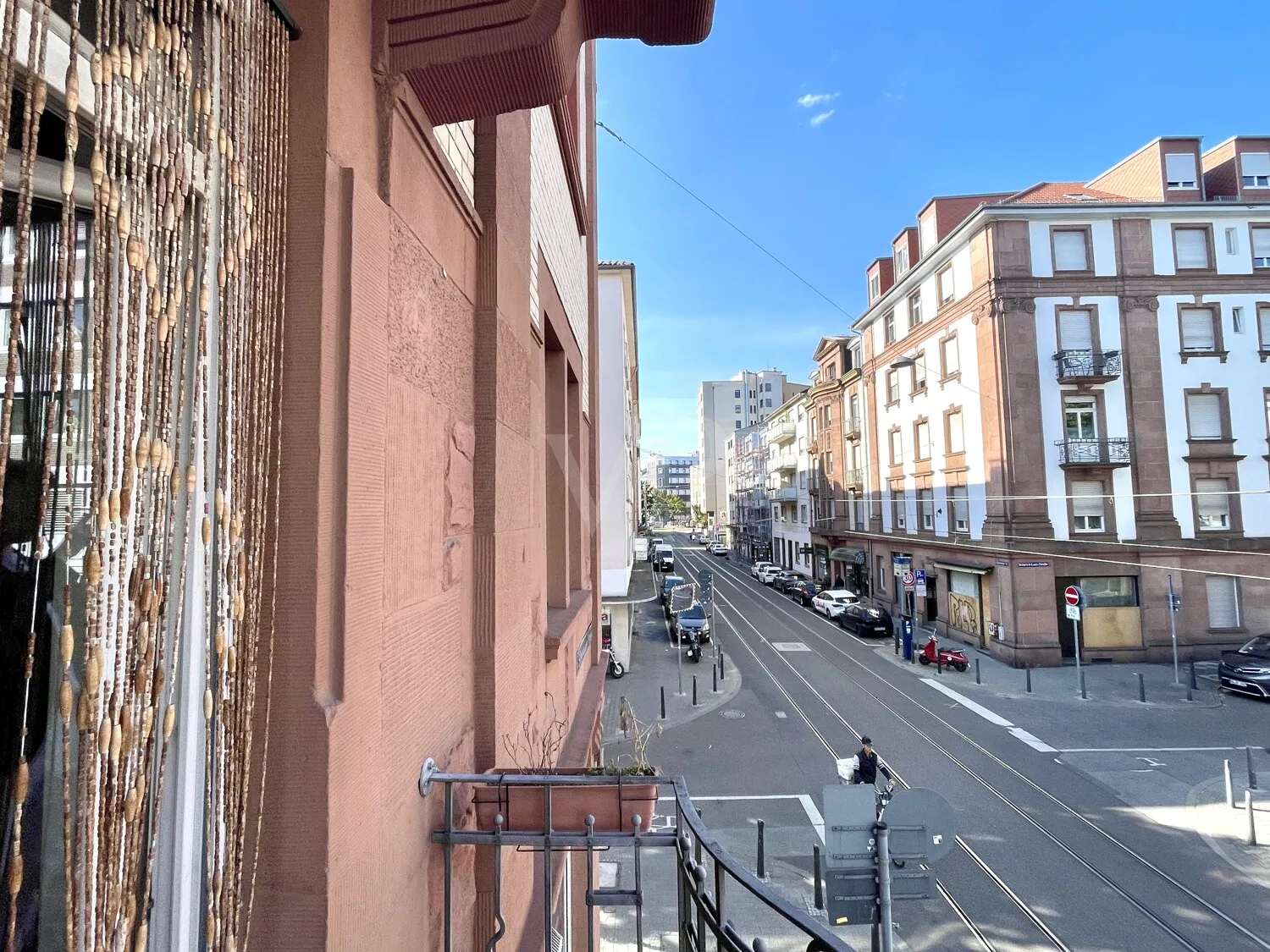 Grand apartment with stucco and two balconies in the popular Schwetzingerstadt district