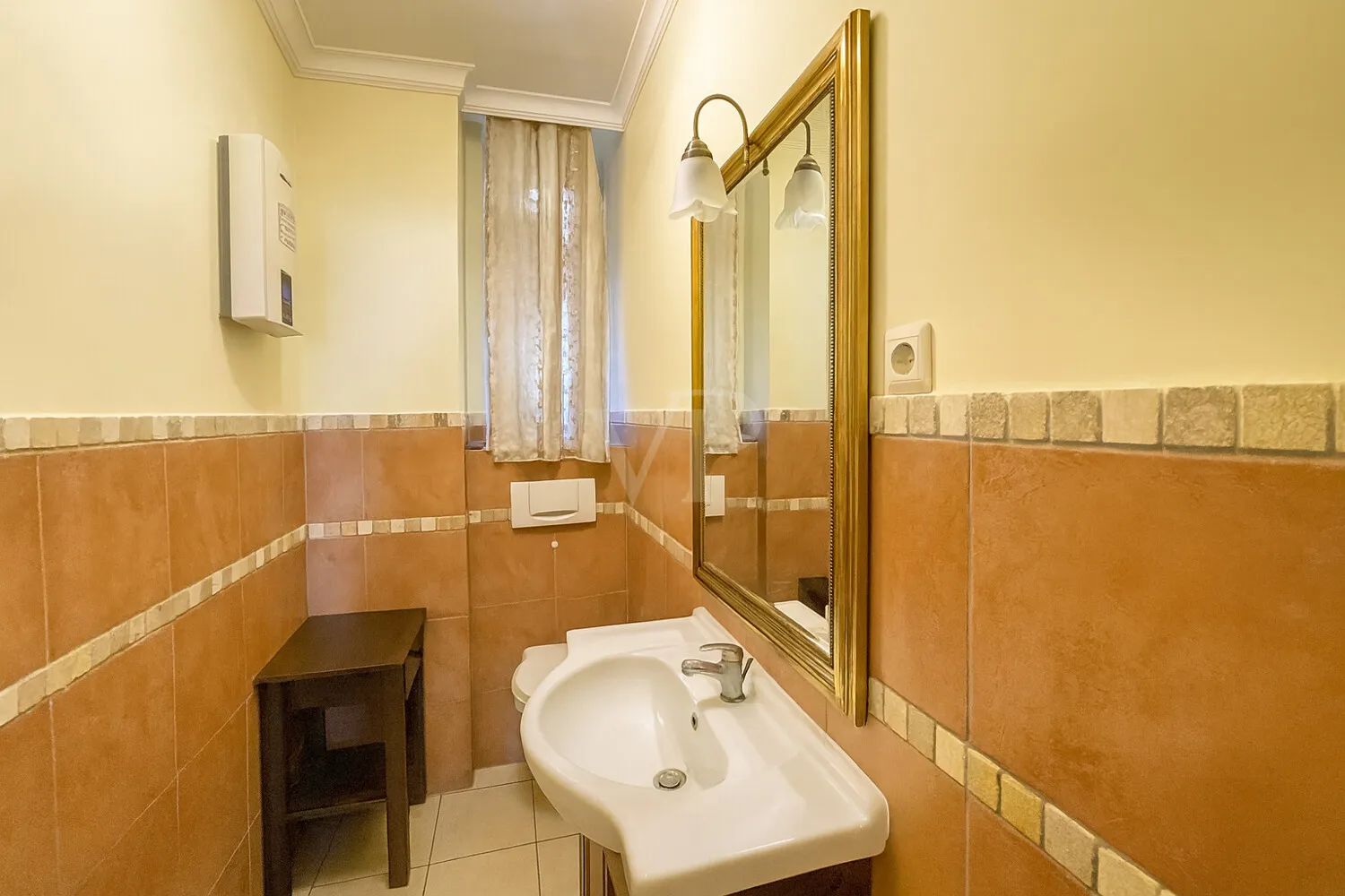 Grand apartment with stucco and two balconies in the popular Schwetzingerstadt district