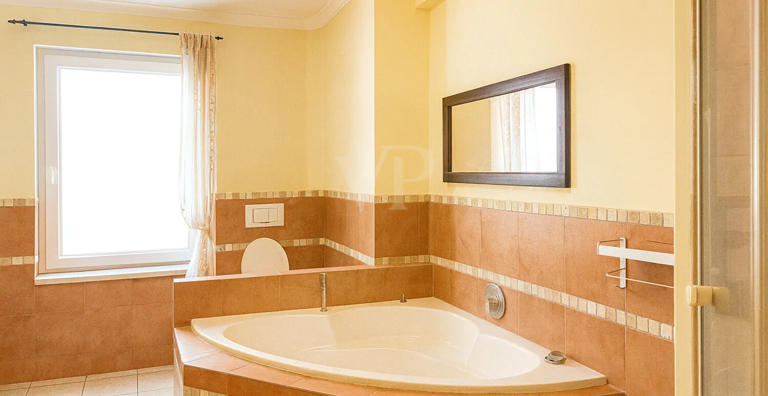 Herrschaftliche Wohnung mit Stuck und zwei Balkonen in der beliebten Schwetzingerstadt