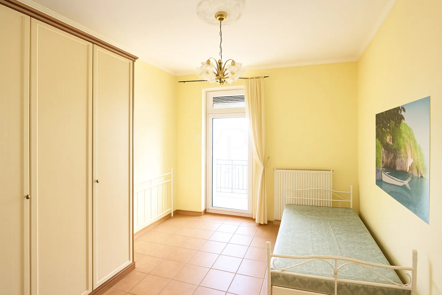 Grand apartment with stucco and two balconies in the popular Schwetzingerstadt district