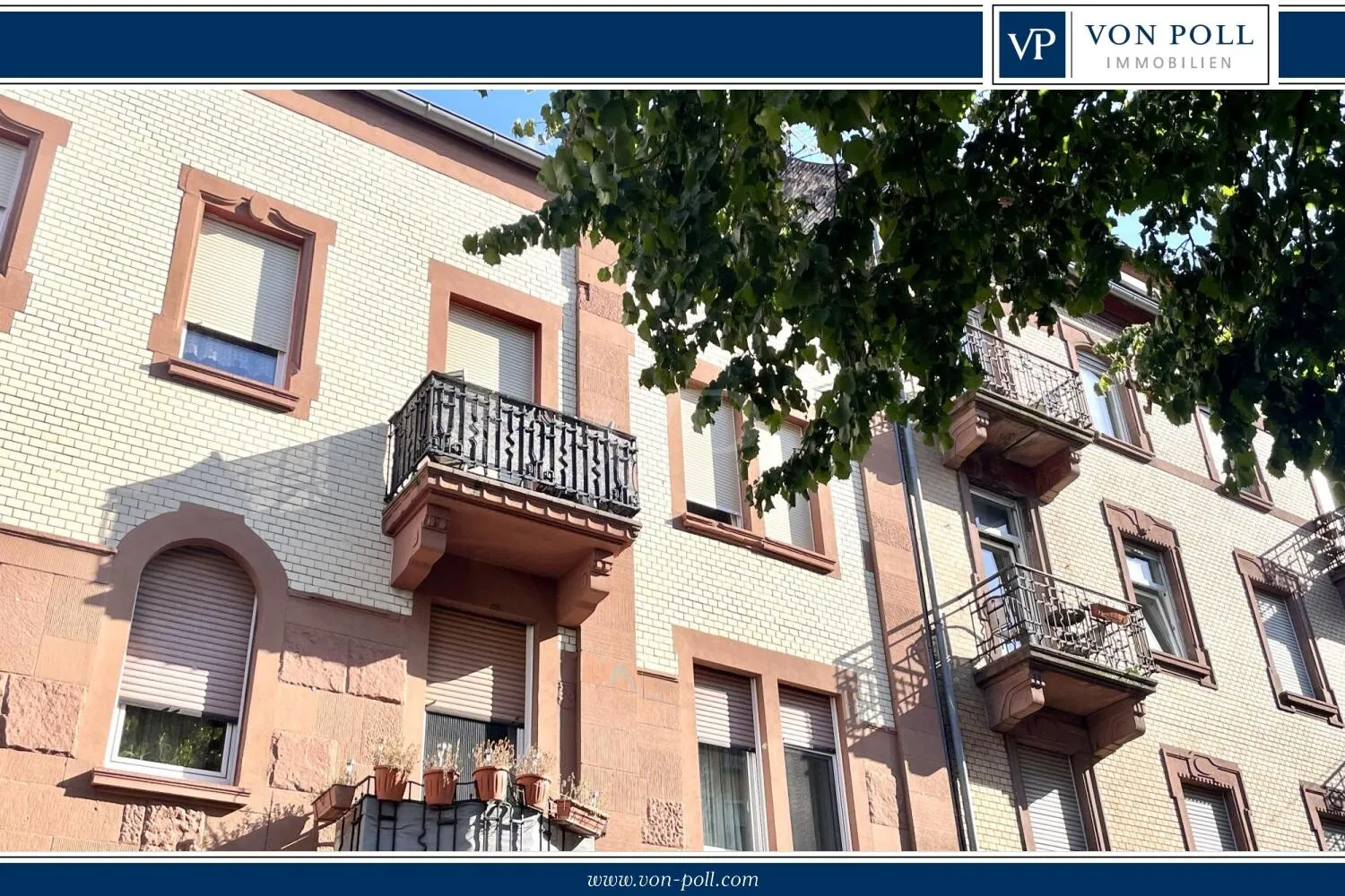 Grand apartment with stucco and two balconies in the popular Schwetzingerstadt district