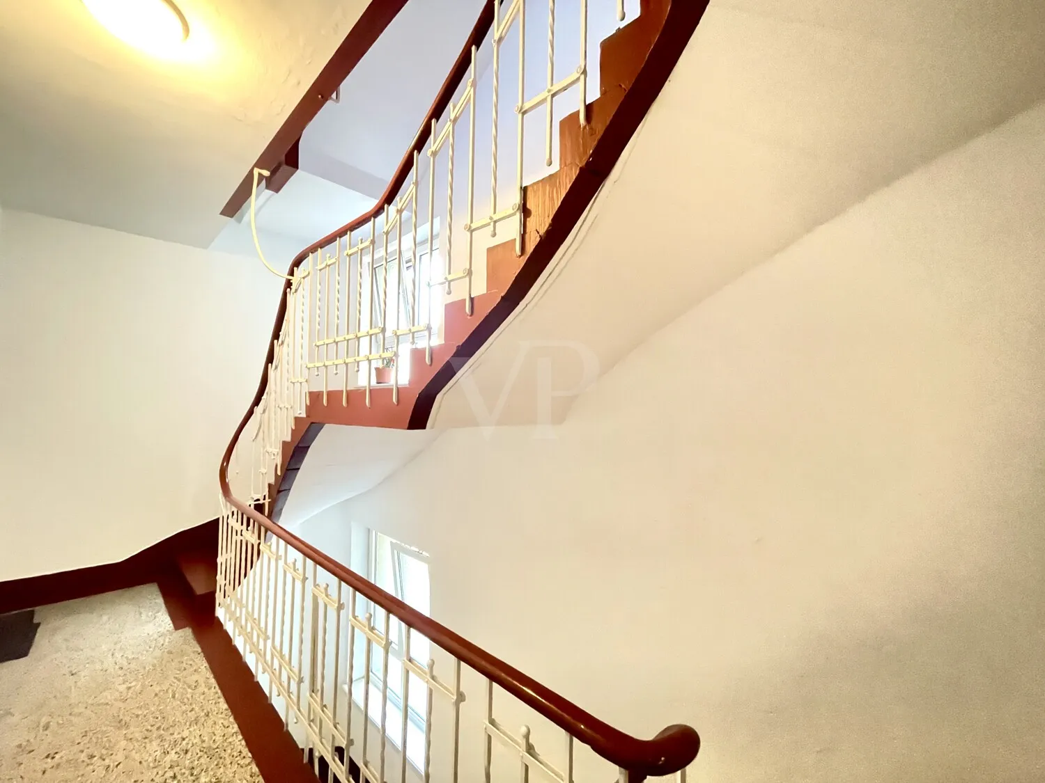 Grand apartment with stucco and two balconies in the popular Schwetzingerstadt district