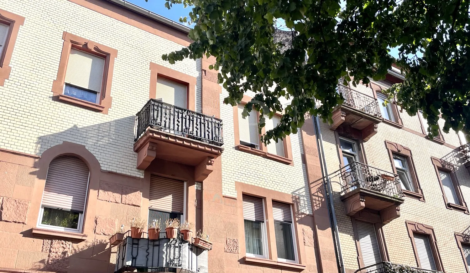 Herrschaftliche Wohnung mit Stuck und zwei Balkonen in der beliebten Schwetzingerstadt