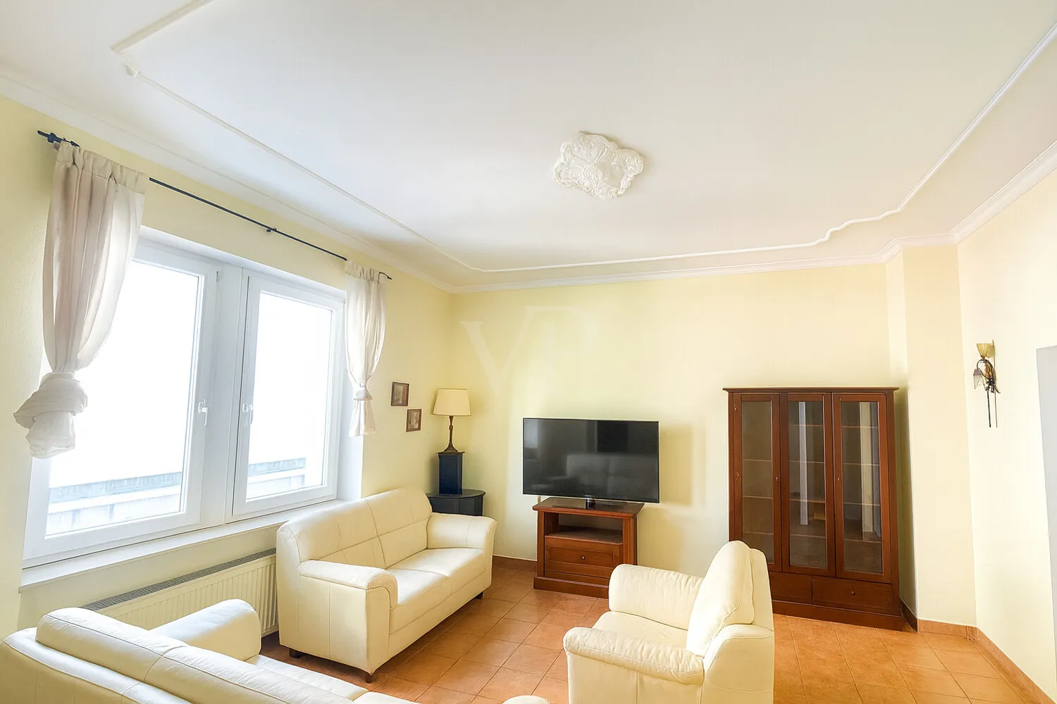 Grand apartment with stucco and two balconies in the popular Schwetzingerstadt district