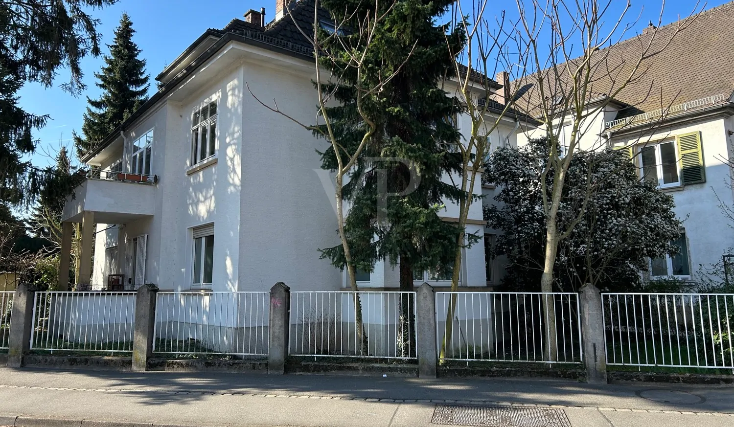 Hochparterrewohnung mit Garten – mit etwas Liebe erstrahlt sie als Schmuckstück