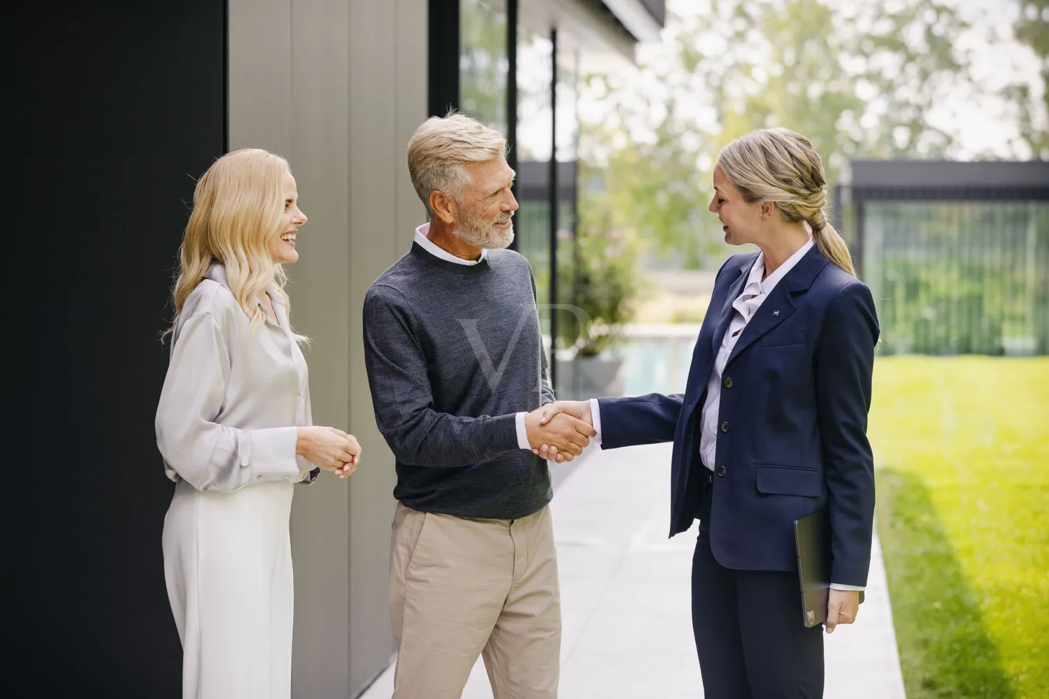 Raised ground floor apartment with garden – with a little love it shines as a gem.