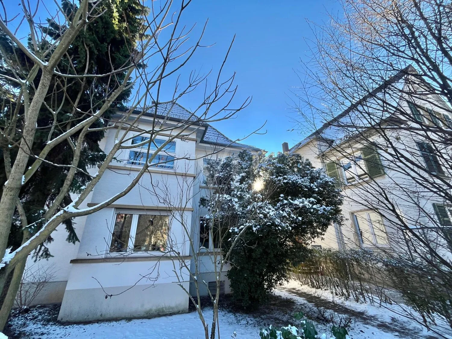 Raised ground floor apartment with garden – with a little love it shines as a gem.