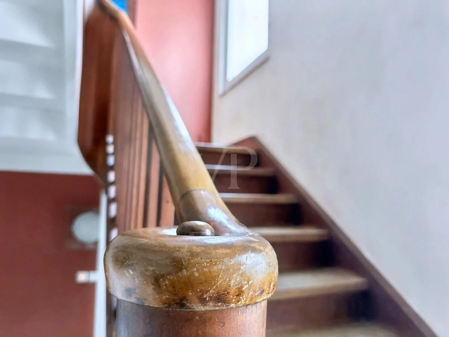 Raised ground floor apartment with garden – with a little love it shines as a gem.