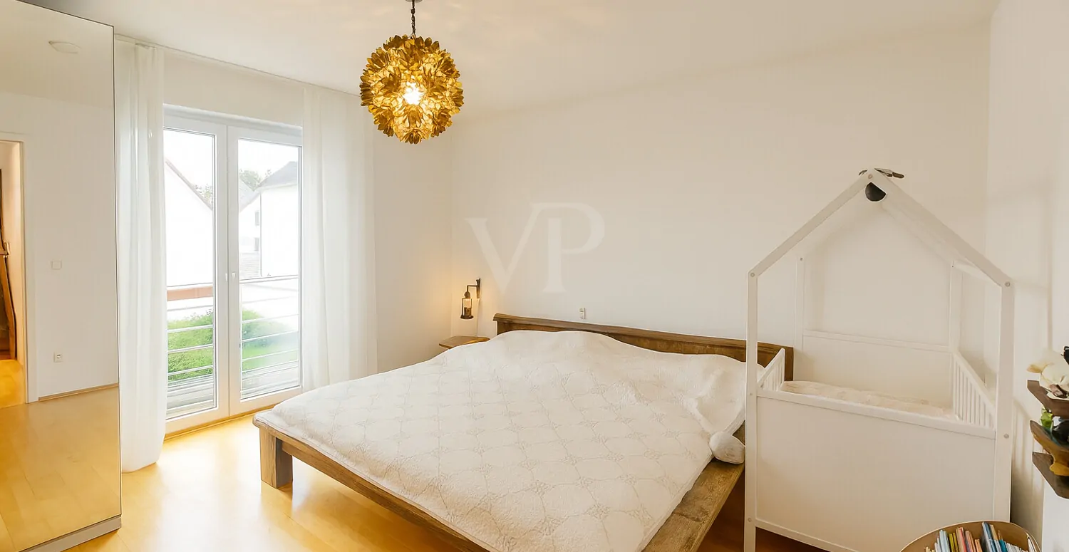 Freistehendes Mehrparteienhaus mit großem Garten und Raum für Generationen