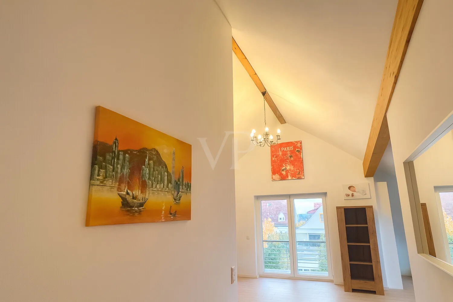 Freistehendes Mehrparteienhaus mit großem Garten und Raum für Generationen