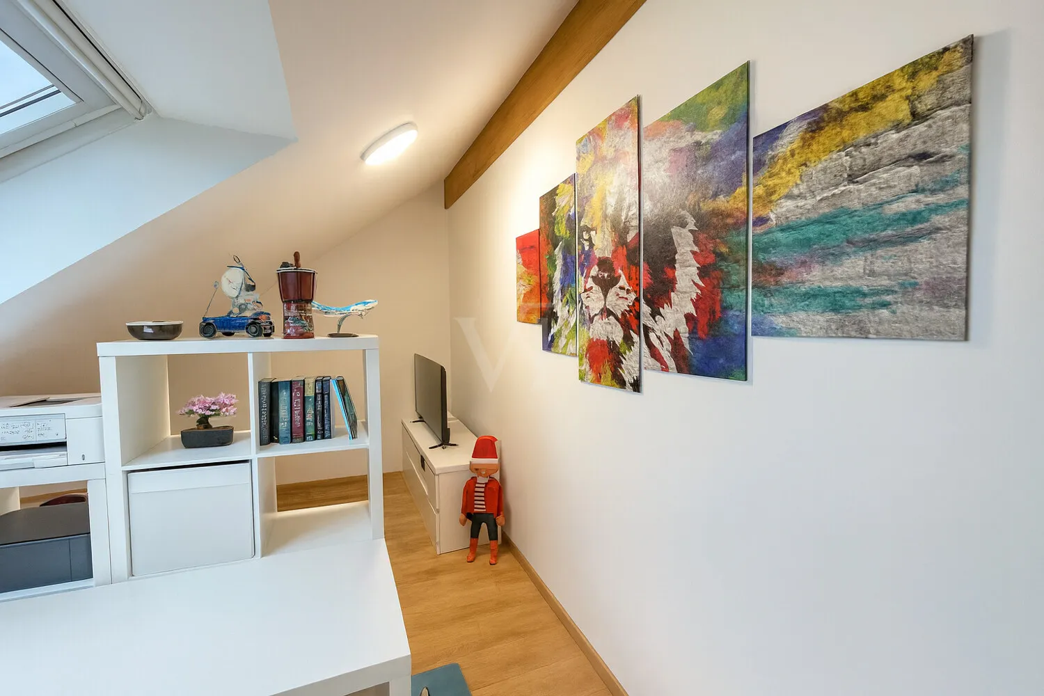 Freistehendes Mehrparteienhaus mit großem Garten und Raum für Generationen