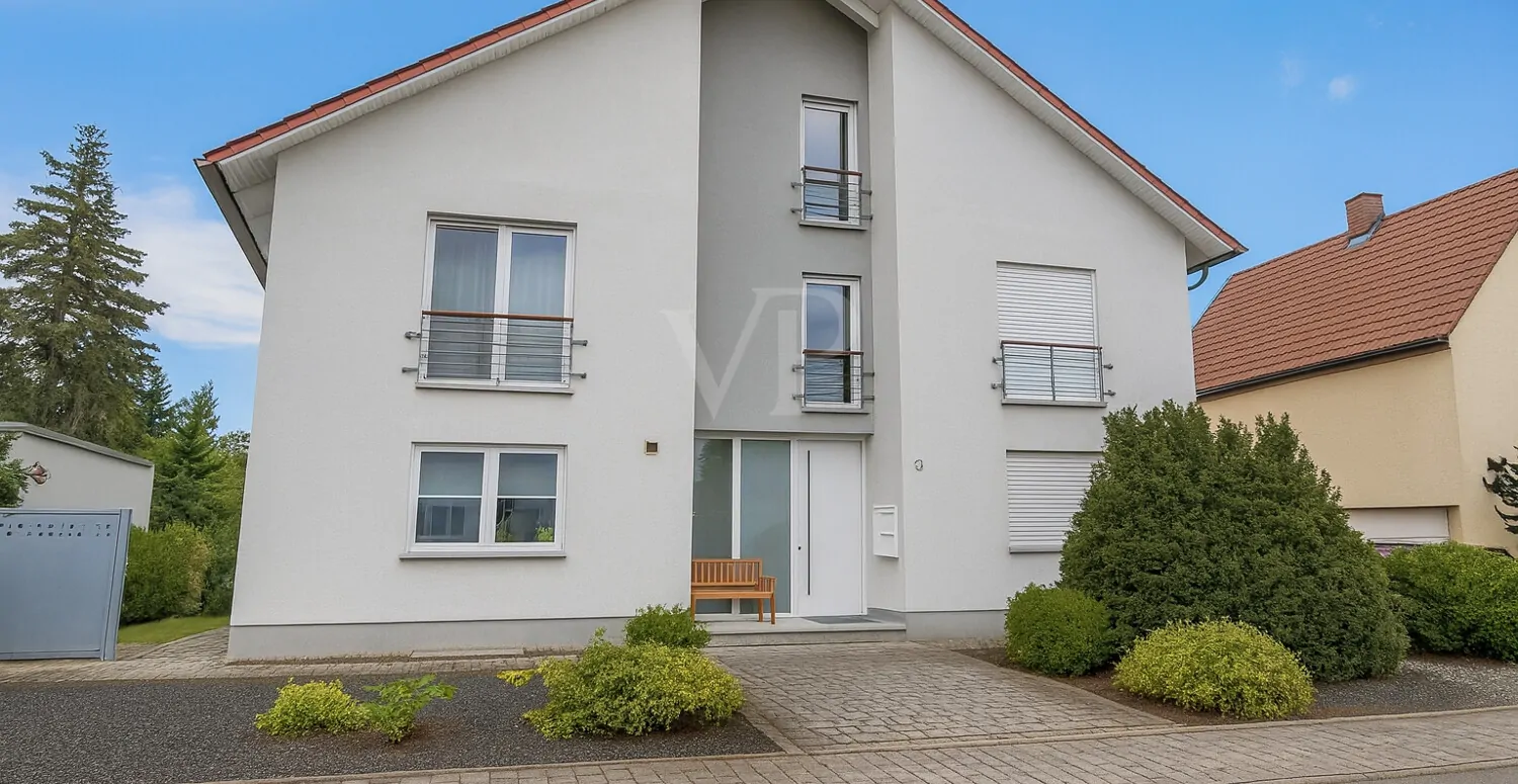 Freistehendes Mehrparteienhaus mit großem Garten und Raum für Generationen