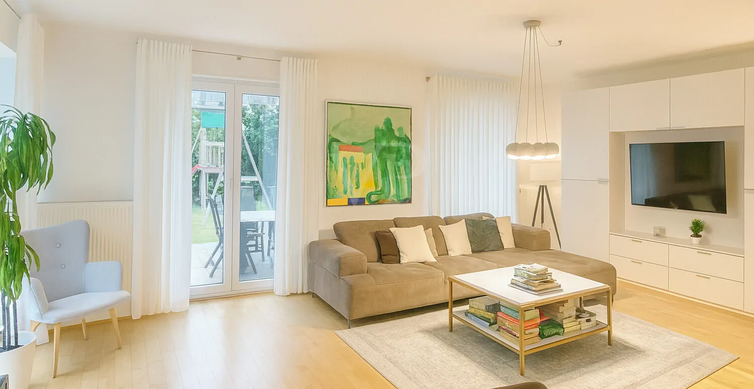 Freistehendes Mehrparteienhaus mit großem Garten und Raum für Generationen