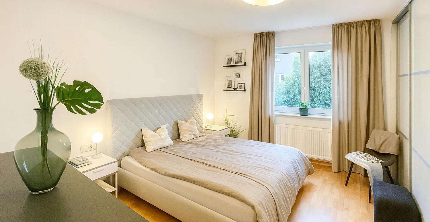 Freistehendes Mehrparteienhaus mit großem Garten und Raum für Generationen