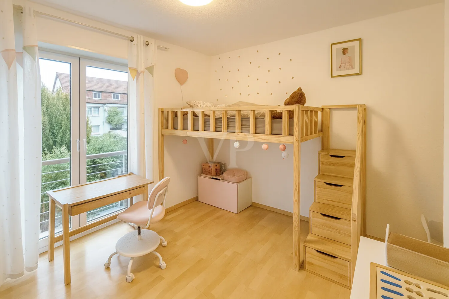 Freistehendes Mehrparteienhaus mit großem Garten und Raum für Generationen