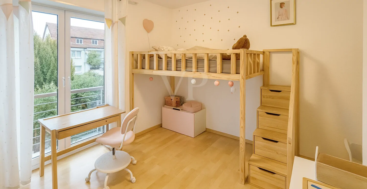 Freistehendes Mehrparteienhaus mit großem Garten und Raum für Generationen