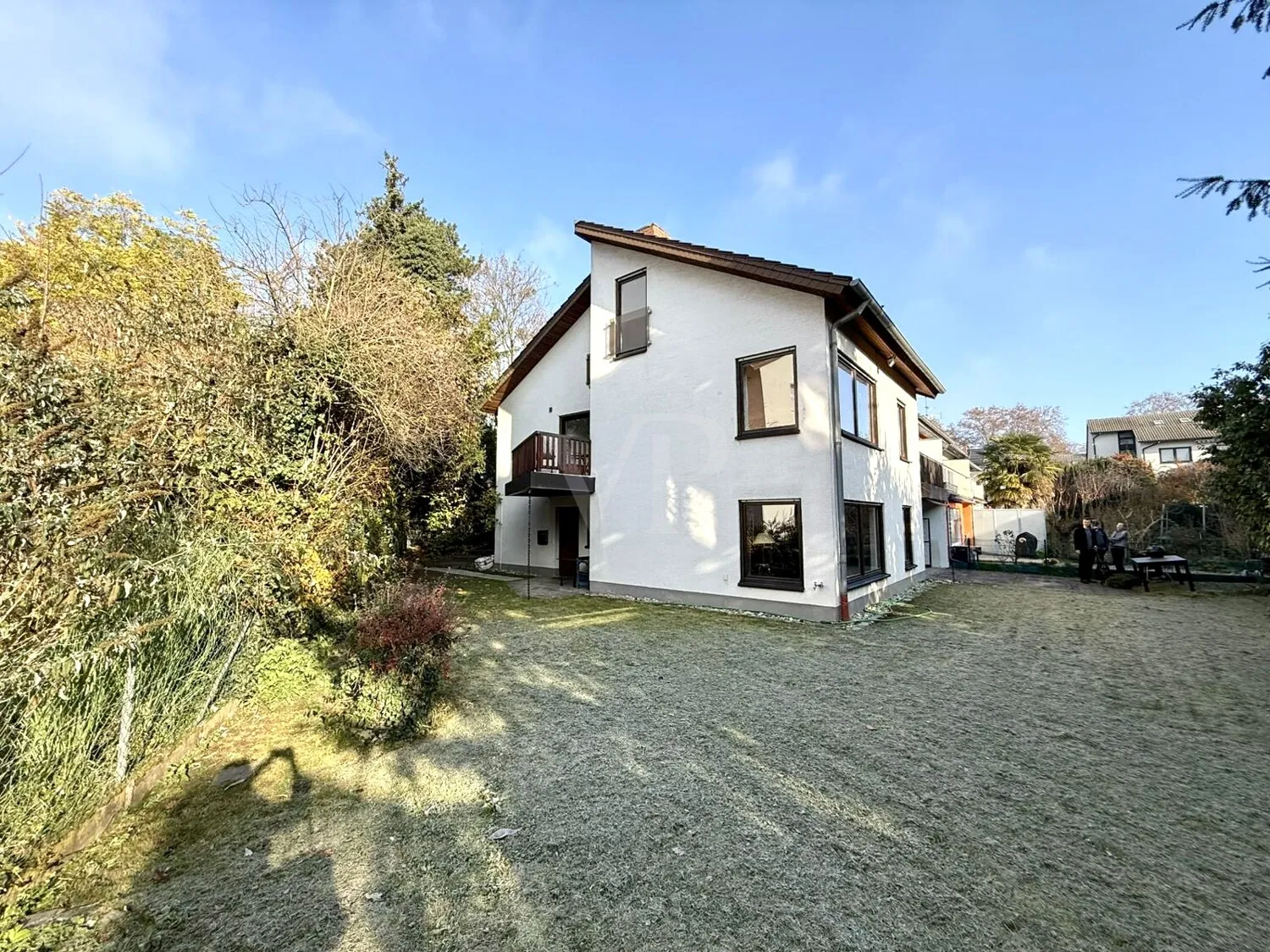 Villenartiges Ein- bis Dreifamilienhaus mit großzügigem Garten auf dem schönen Lindenhof