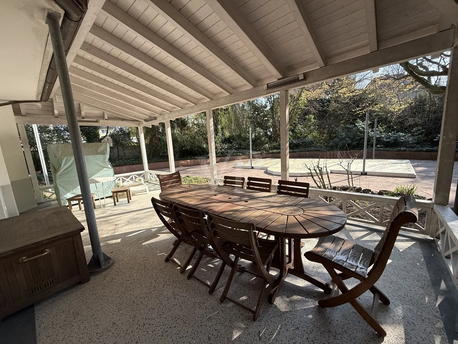 überdachte Terrasse