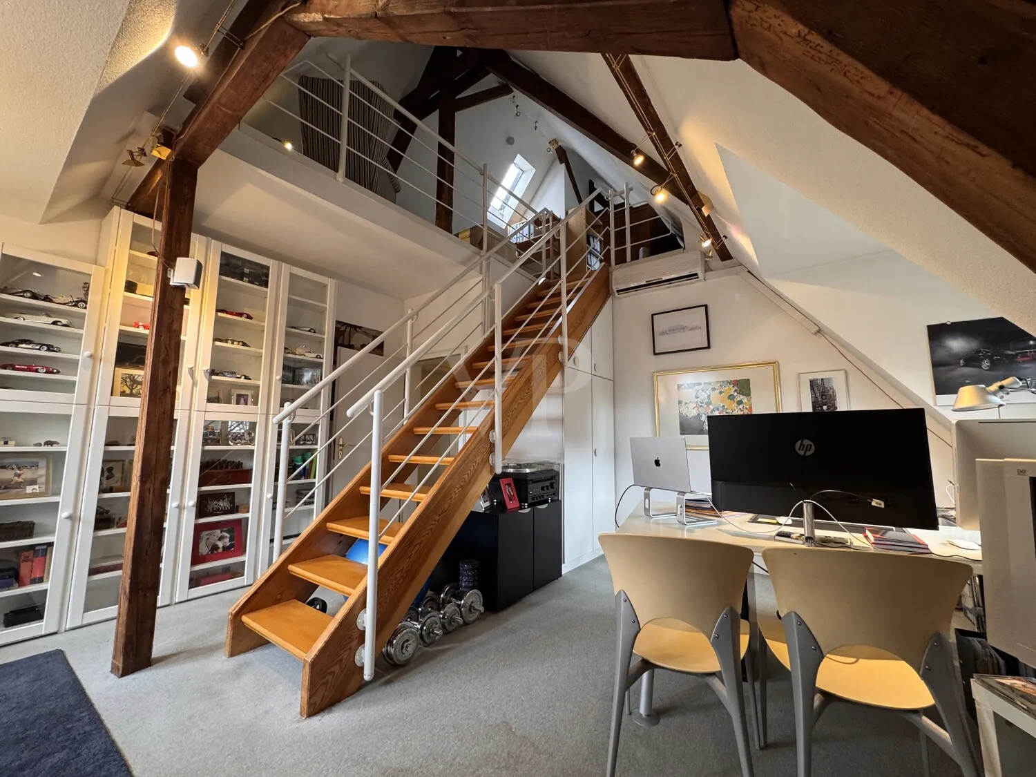 Arbeitszimmer und Zugang Galerie