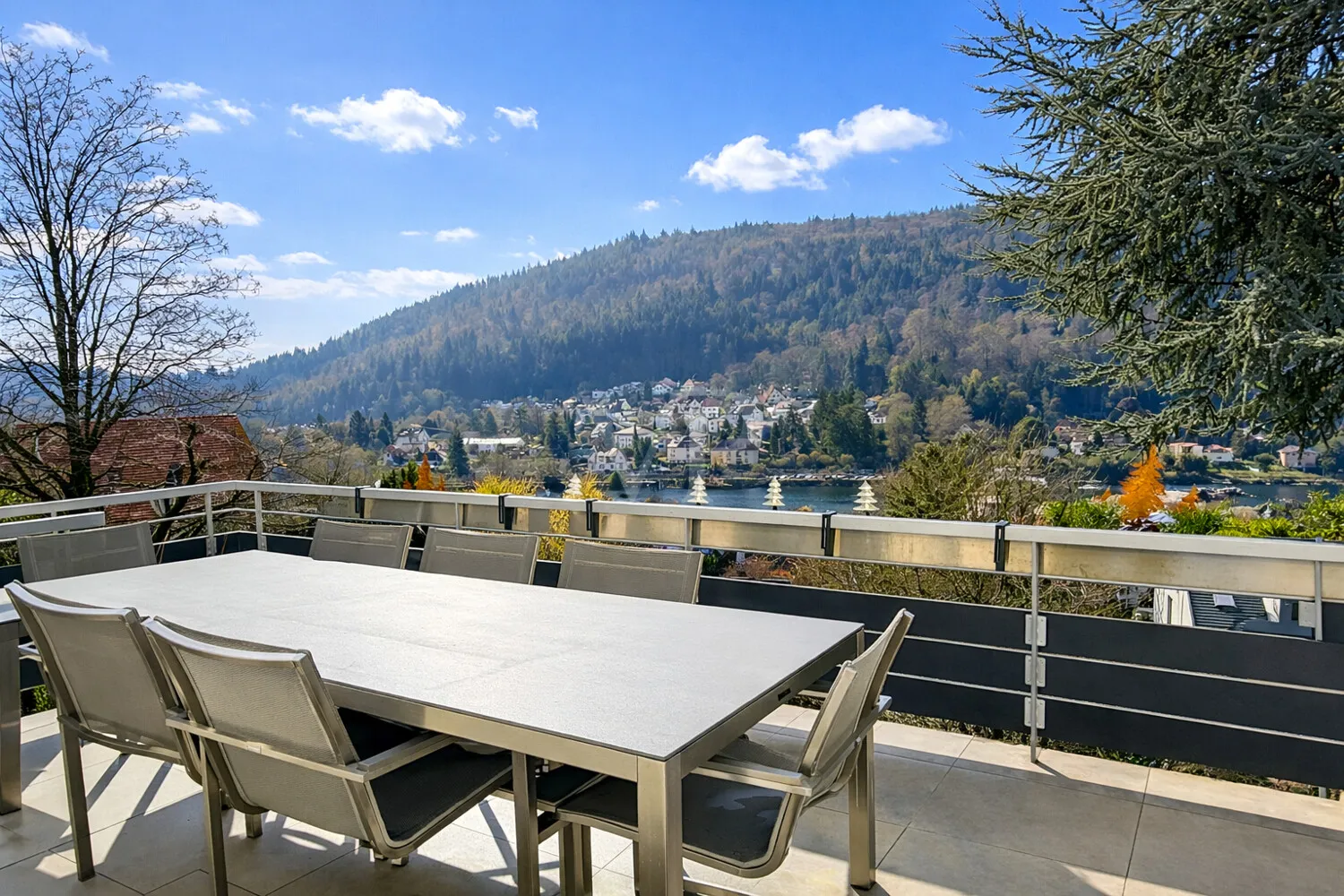 Terrasse mit Blick EG