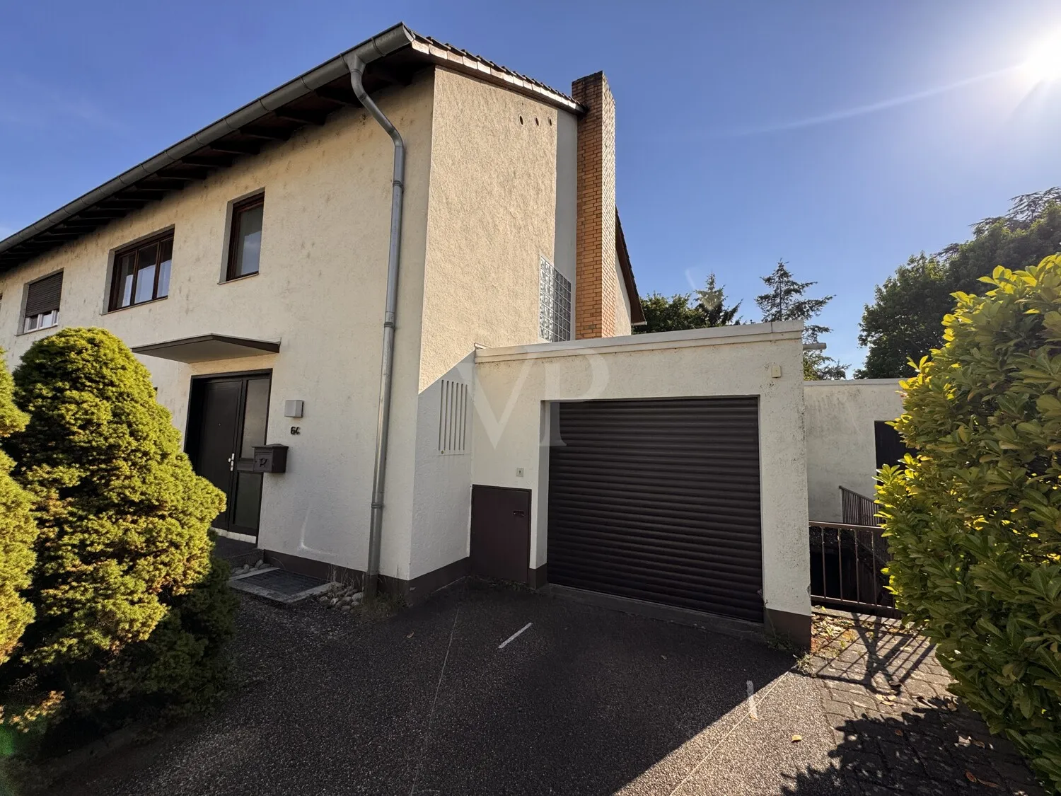 Charmantes Einfamilienhaus zum Sanieren -  DHH mit großzügigem Grundstück, sonnigem Garten und viel Potenzial