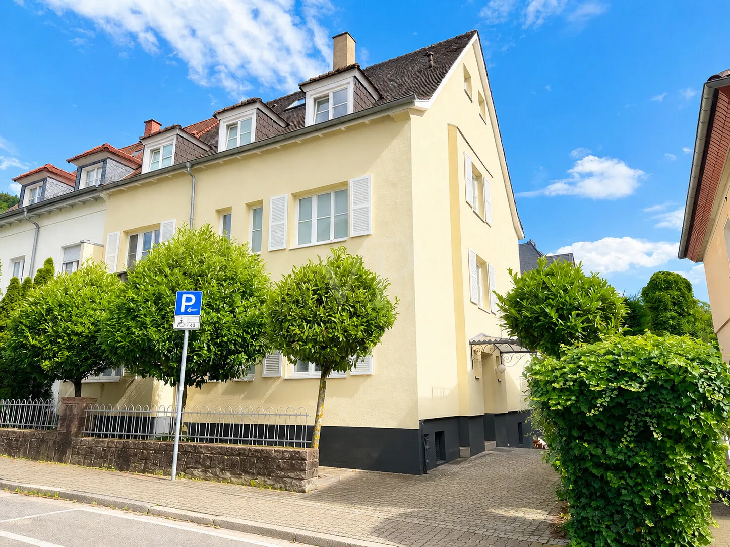 Lichtdurchflutetes Zuhause mit Garten und Maisonette-Charakter im Grünen