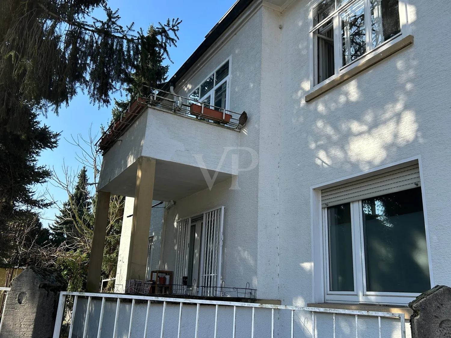 Stilvolle Belle-Etage in charmantem Mehrfamilienhaus von 1933, 1 Stellplatz