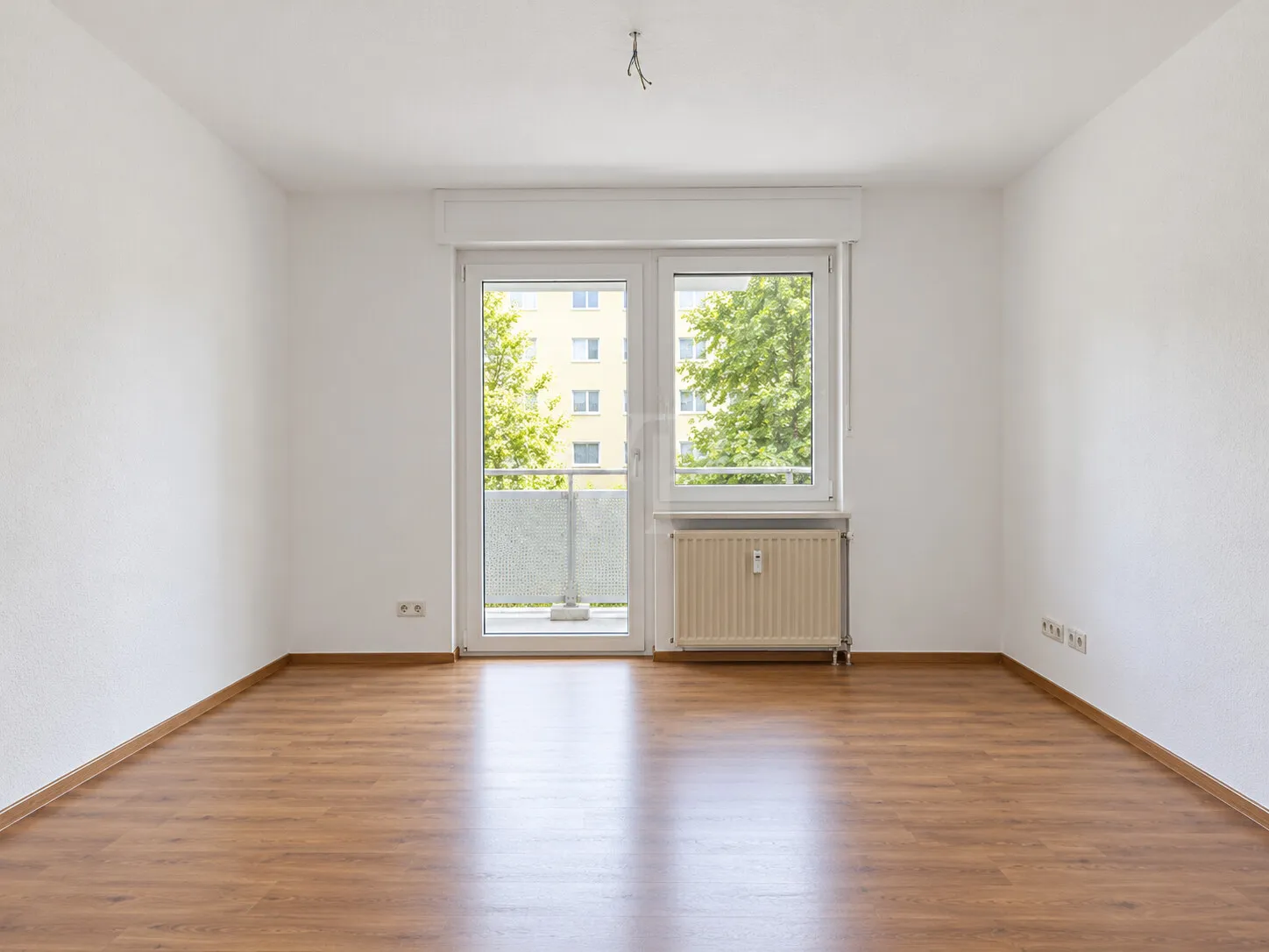 Zimmer 1 mit Balkonblick
