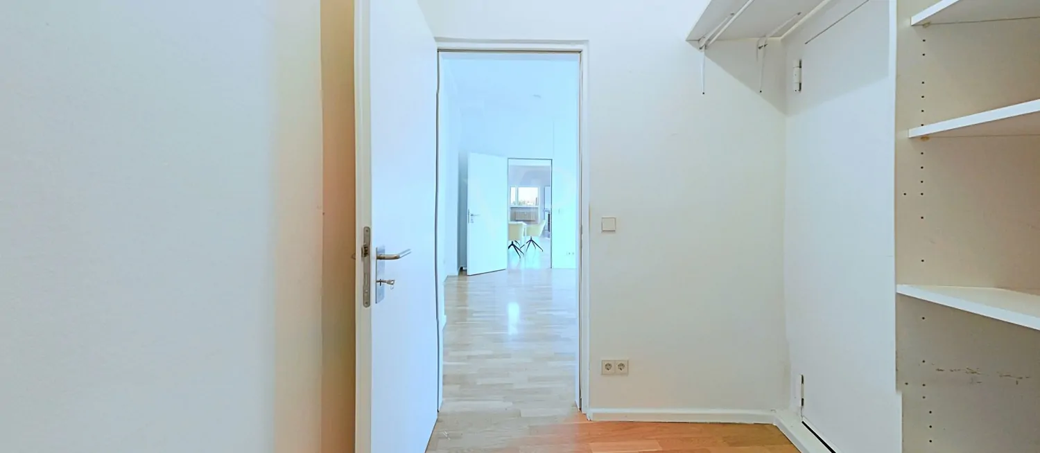 Ankleide am Schlafzimmer 2