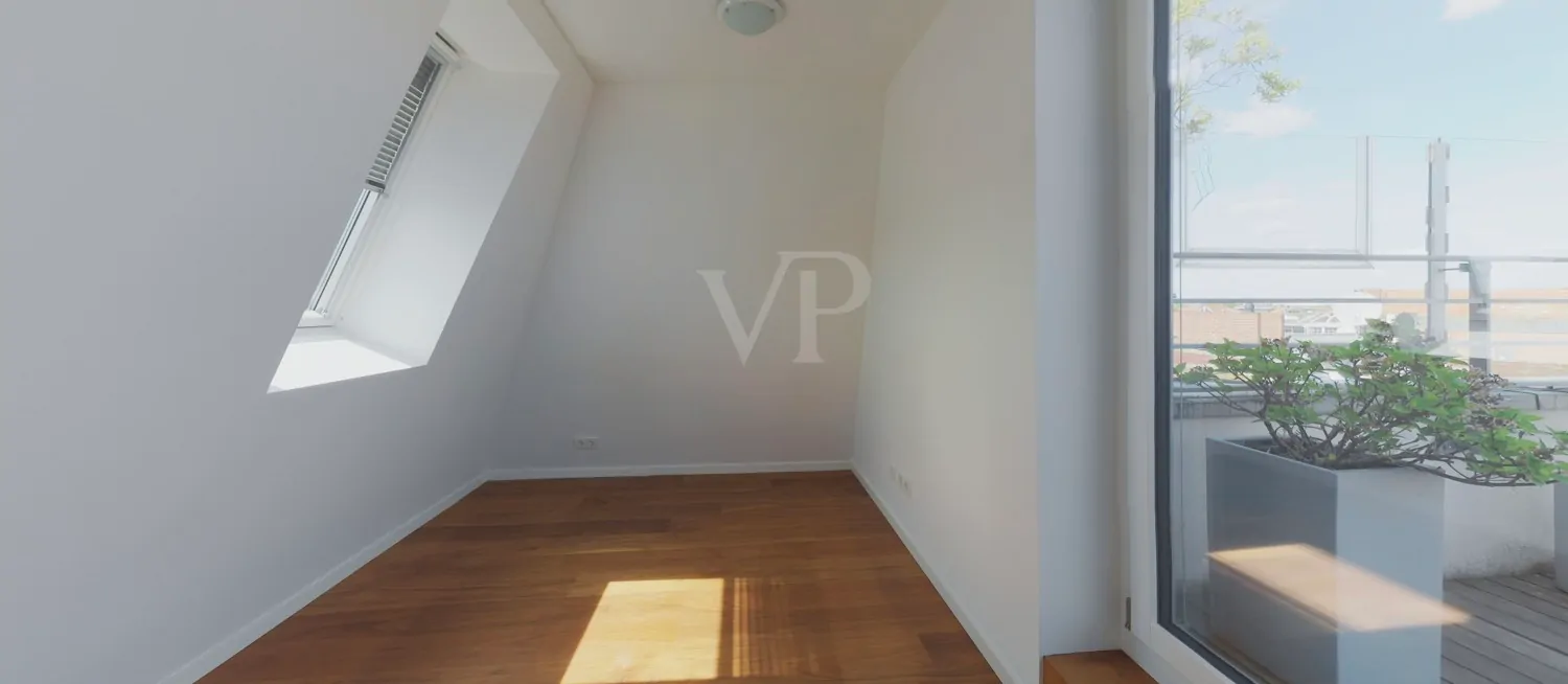 Arbeitszimmer an der Dachterrasse