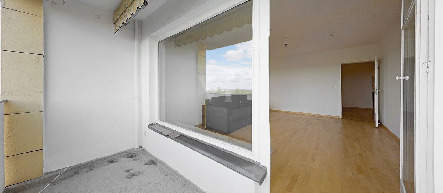 Balkon - Blick ins Wohnzimmer